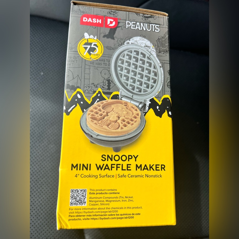 Peanuts Snoopy Mini Maker - Picture 7 of 13